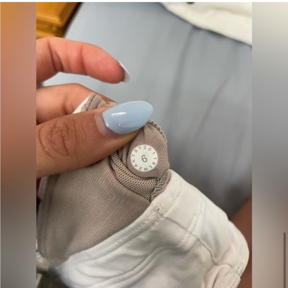 Lululemon Pushing Limits Bra - Picture 8 of 8